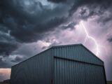 Sind Metallschuppen sicher bei Gewitter und Blitzschlag?